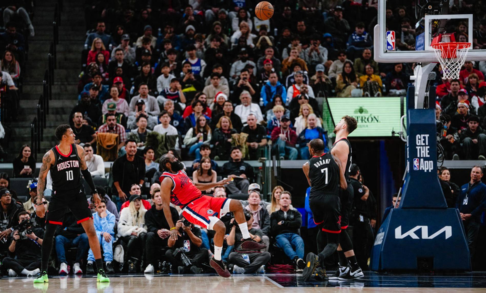 Kaiyun- 哈登在中国前呼后拥万人追捧 